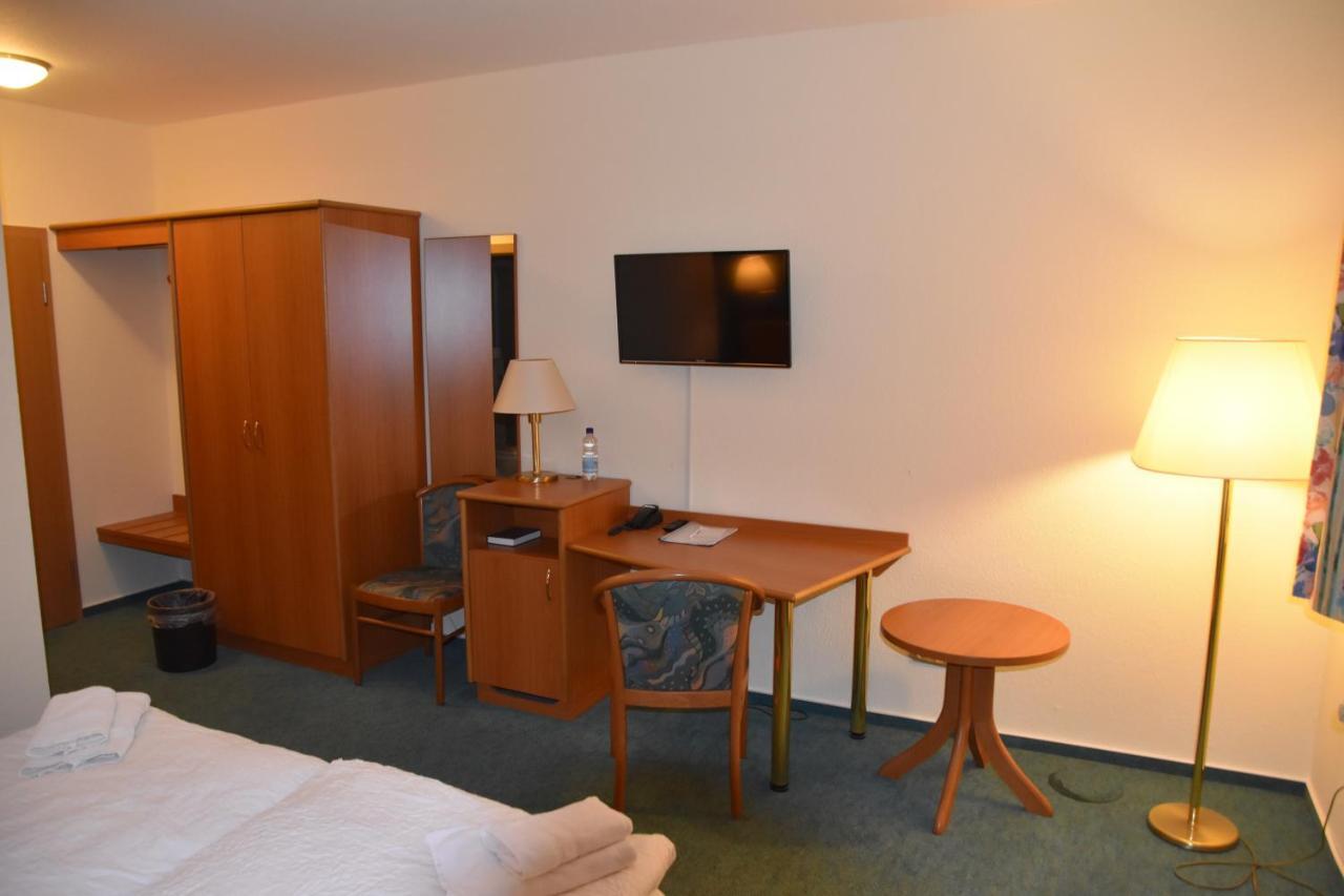 Hotel Zum Gesundbrunnen 바트즈위스케나흔 외부 사진